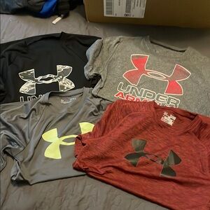 Set of 4 Boys youth  Large Under Armour Short Sleeve Tees